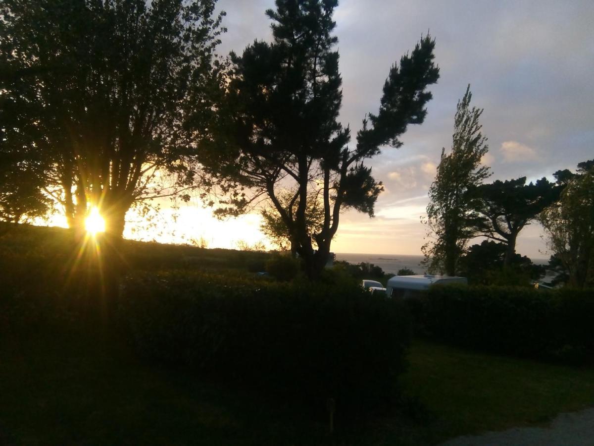 Les Hortensias Grande Tente Familiale Deux Chambres Et Sejour Vue Mer Sur Camping Nature Plestin-les-Grèves Dış mekan fotoğraf